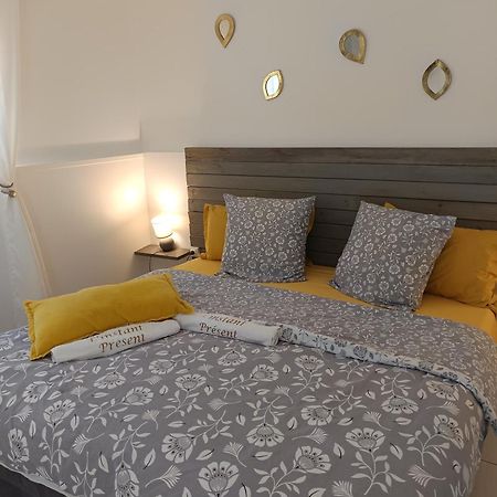 Bed and Breakfast L'Instant Present Le Moule Exterior foto