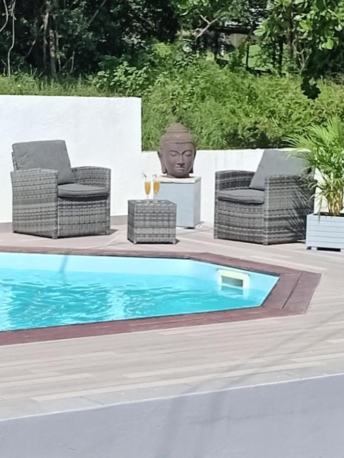 Bed and Breakfast L'Instant Present Le Moule Exterior foto