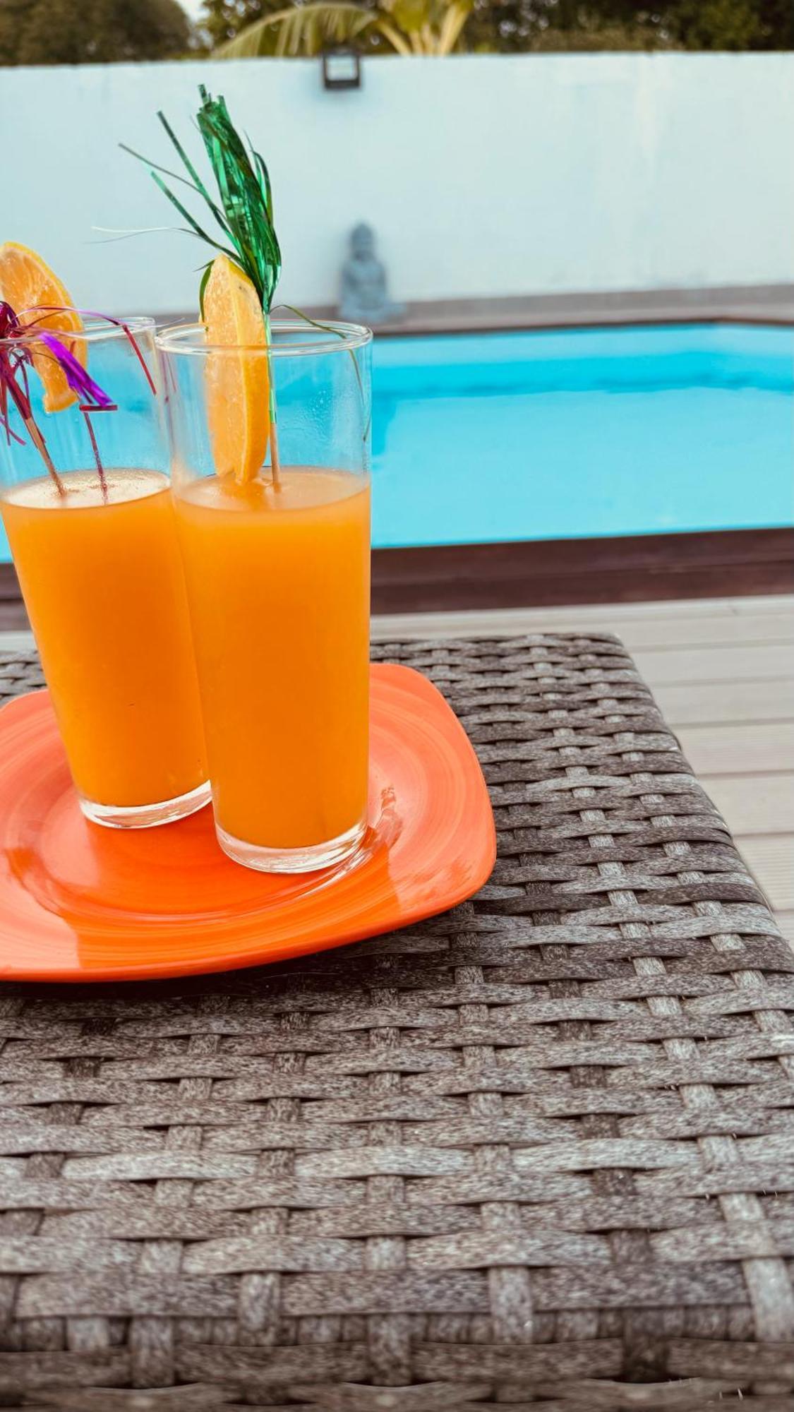 Bed and Breakfast L'Instant Present Le Moule Exterior foto